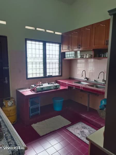Rumah Teres 1 Tingkat untuk Dijual di Taman Seri (Banting) - Daniel Baskaran - Kitchen - PropertyGuru.com.my