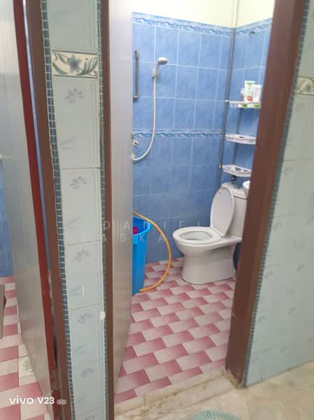 1-storey Terraced House for Sale in Taman Seri (Banting) - Daniel Baskaran - Bathroom - PropertyGuru.com.my