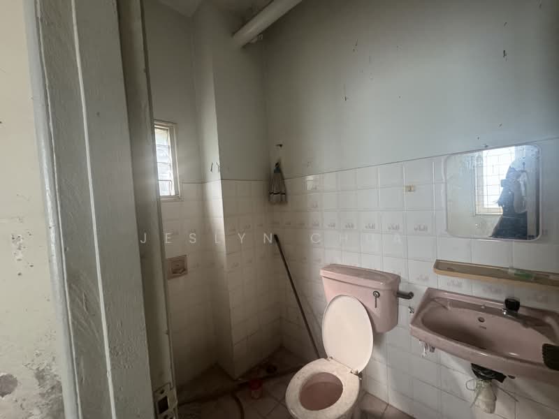 2-storey Terraced House for Sale in Usj 12 (Subang Jaya) - Jeslyn Chua - Bathroom - PropertyGuru.com.my