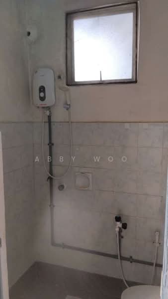 Apartment for Rent at Pangsapuri Lagoon Perdana - Abby Woo - Bathroom - PropertyGuru.com.my