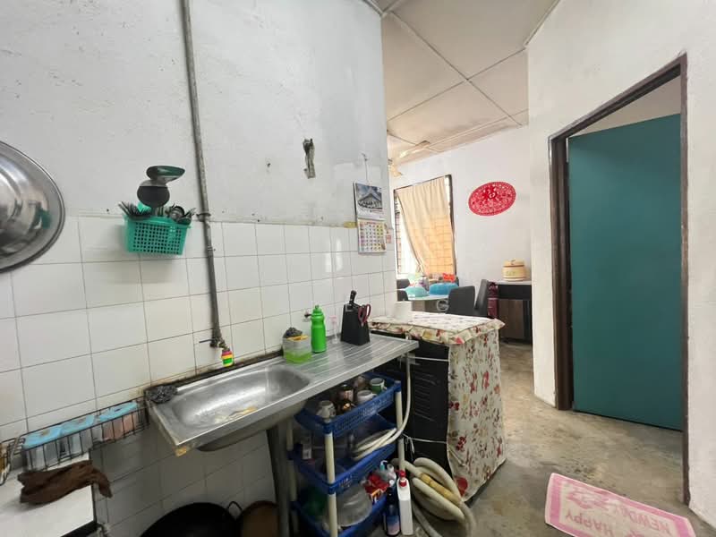 Taman Impian Indah untuk Untuk Dijual - RM 480,000, Feb 2026 - Kitchen - PropertyGuru.com.my