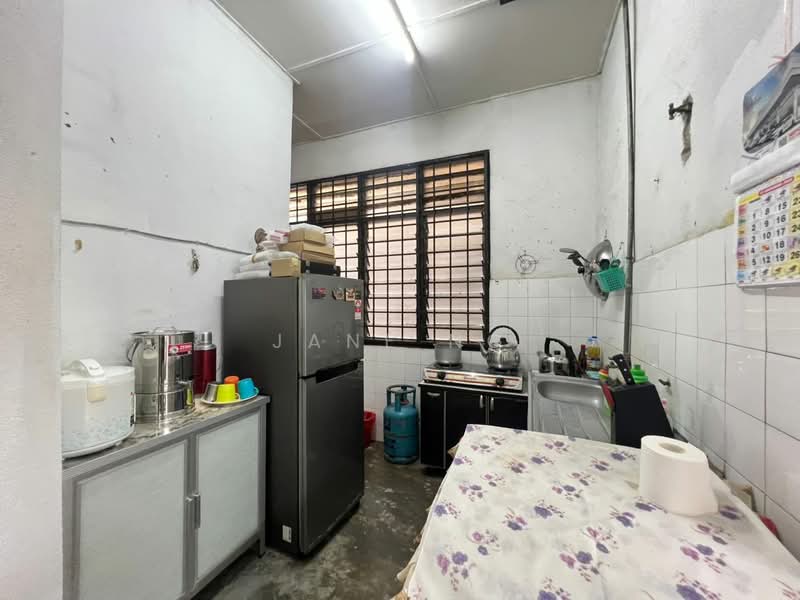 Taman Impian Indah untuk Untuk Dijual - RM 480,000, Feb 2026 - Kitchen - PropertyGuru.com.my