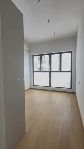 Condominium for Sale at Kings Bay @ Country Garden Danga Bay - JacQ Ong - Master room - PropertyGuru.com.my