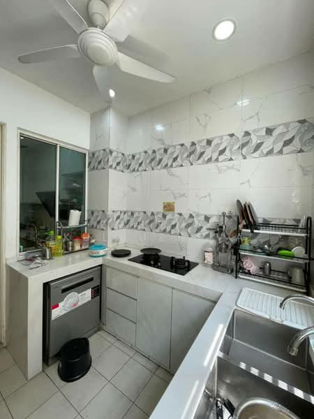 8 Petaling untuk Untuk Dijual - RM 1,350,000, Feb 2026 - Kitchen - PropertyGuru.com.my