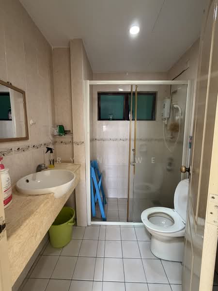Condominium for Rent at Pelangi Utama 2 - Ryan Swe - Bathroom - PropertyGuru.com.my