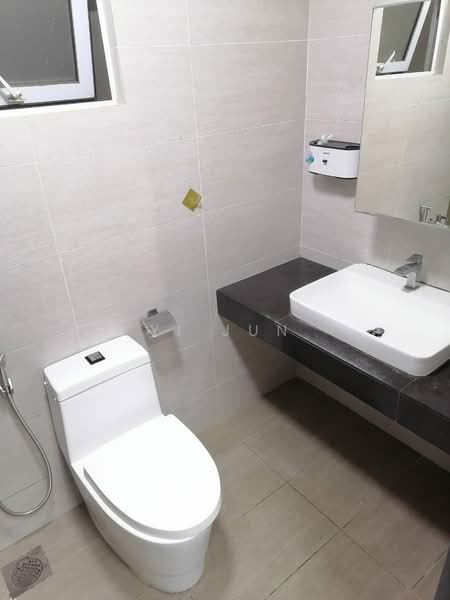 Koi Suites untuk Untuk Disewa - RM 1,250 /bulan, Mac 2026 - Bathroom - PropertyGuru.com.my