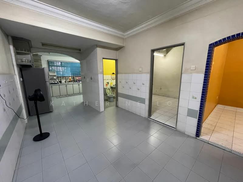 2-storey Terraced House for Sale in Taman Desa Cemerlang (Ulu Tiram) - Katherine Low - Kitchen - PropertyGuru.com.my