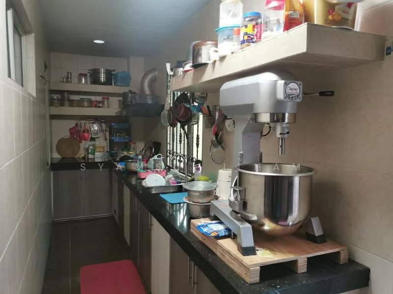 2-storey Terraced House for Sale in Shah Alam (Selangor) - Syamsul Ilham - Kitchen - PropertyGuru.com.my