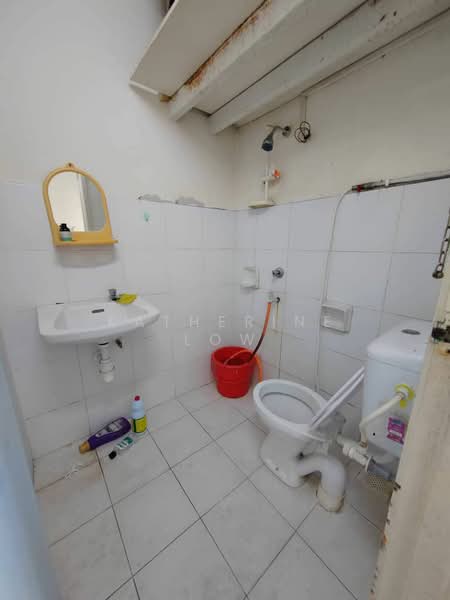 Taman Ehsan Jaya untuk Untuk Dijual - RM 208,000, Mac 2026 - Bathroom - PropertyGuru.com.my