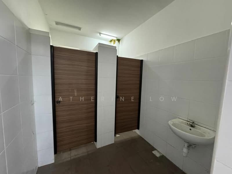 Cluster Factory for Rent in Taman Desa Cemerlang (Ulu Tiram) - Katherine Low - Bathroom - PropertyGuru.com.my