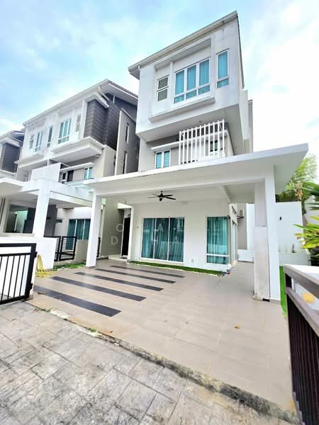 3-storey Terraced House for Sale in Bandar Rinching (Semenyih) - Noraini Dahan - Exterior - PropertyGuru.com.my