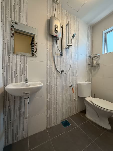 Apartment for Sale at Sky Garden Residences - Jodie Kuan - Bathroom - PropertyGuru.com.my