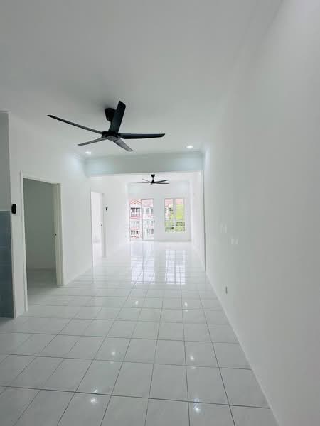 Taman Tampoi Indah untuk Untuk Disewa - RM 1,250 /bulan, Feb 2026 - Living Room - PropertyGuru.com.my