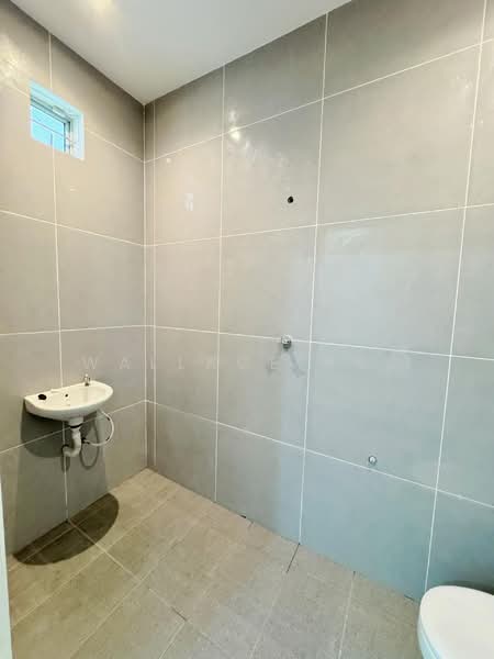 2-storey Terraced House for Sale in Taman Puteri Wangsa (Ulu Tiram) - Wallace Ang - Bathroom - PropertyGuru.com.my