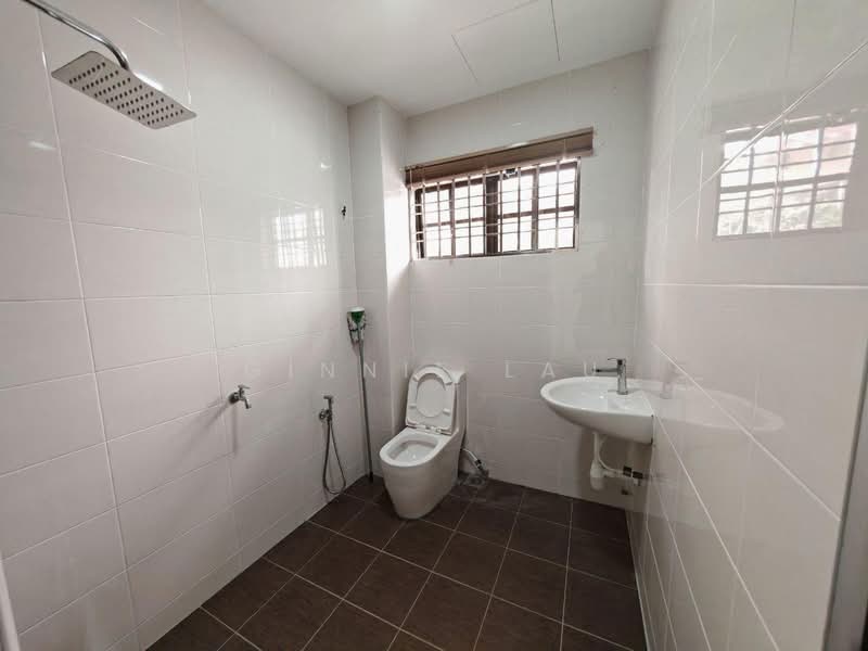 Bungalow for Sale in Bandar Putra (Kulai) - Ginnie Lau - Bathroom - PropertyGuru.com.my