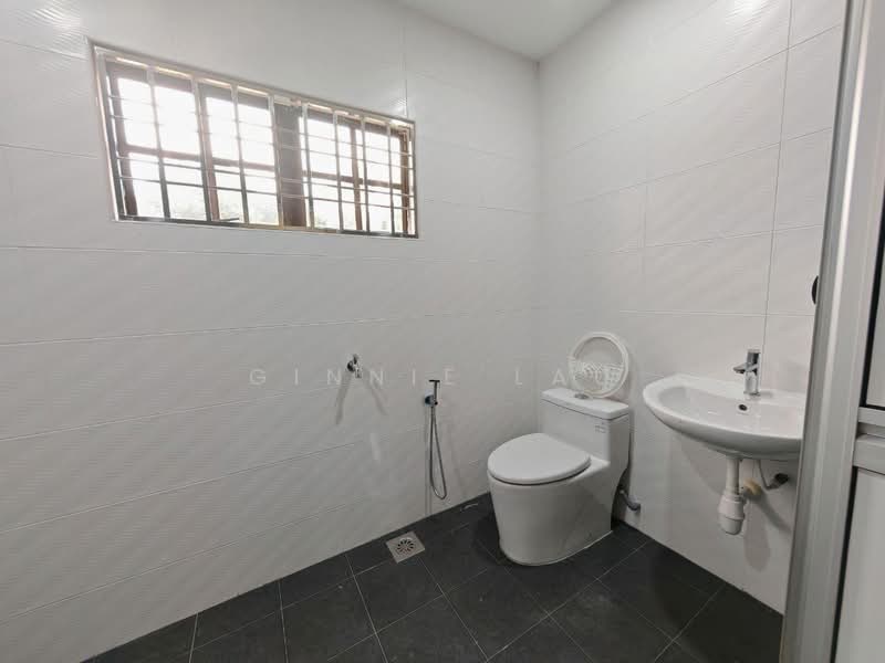 Bungalow for Sale in Bandar Putra (Kulai) - Ginnie Lau - Bathroom - PropertyGuru.com.my