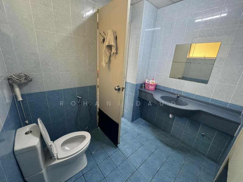 Condominium for Rent at Platinum Lake PV 10 - Rohani Daud - Bathroom - PropertyGuru.com.my