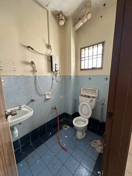 2-storey Terraced House for Sale in Bandar Indahpura (Kulai) - Alan Ler - Bathroom - PropertyGuru.com.my