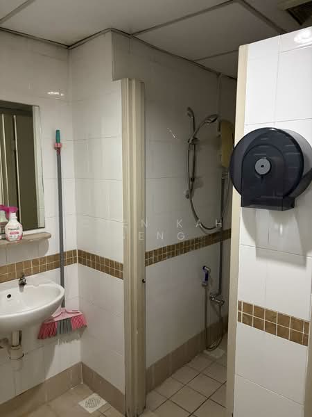 3 Two Square untuk Untuk Disewa - RM 3,800 /bulan, Apr 2026 - Bathroom - PropertyGuru.com.my