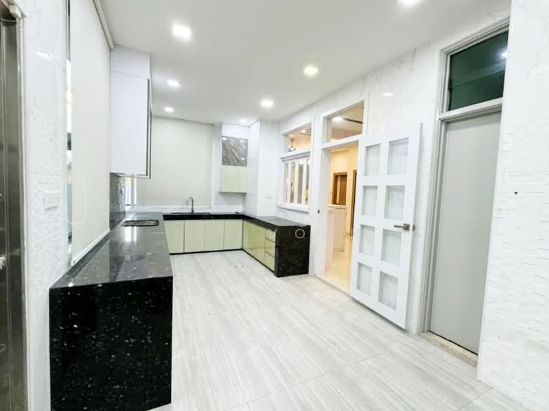 Cluster House for Sale in Ulu Tiram (Johor) - Zoe Voon - Kitchen - PropertyGuru.com.my