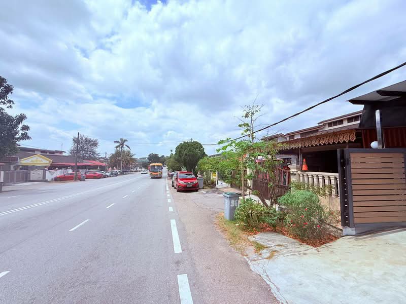 1-storey Terraced House for Sale in Taman Johor Jaya (Johor Bahru) - Ck Leow - Exterior - PropertyGuru.com.my