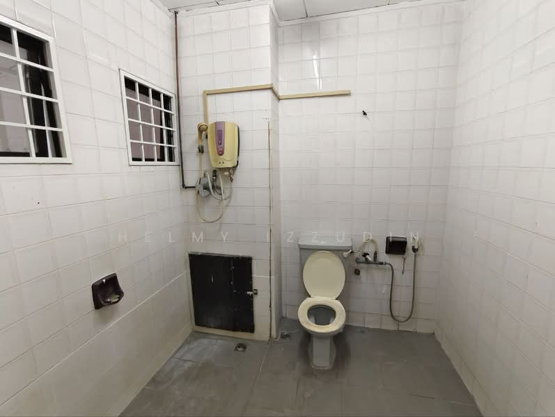 2-storey Terraced House for Sale in Pjs 5 (Petaling Jaya) - HELMY IZZUDIN - Bathroom - PropertyGuru.com.my