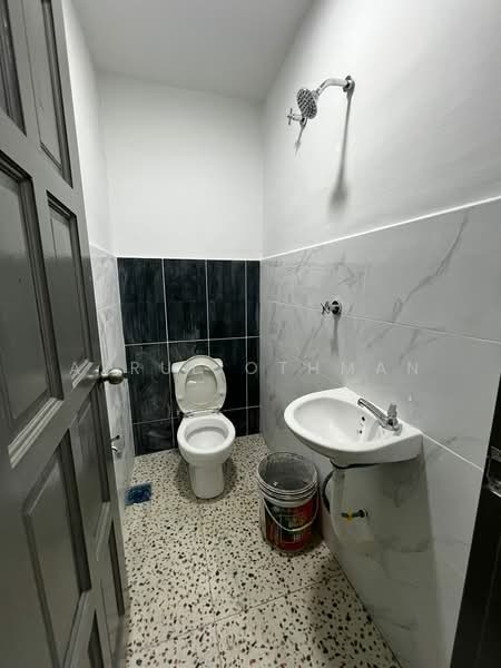 Taman Desa Rhu untuk Untuk Dijual - RM 290,000, Feb 2026 - Bathroom - PropertyGuru.com.my
