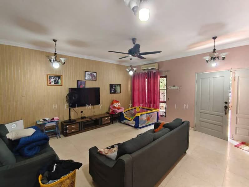 2-storey Terraced House for Sale in Putra Heights (Subang Jaya) - HELMY IZZUDIN - Living Room - PropertyGuru.com.my