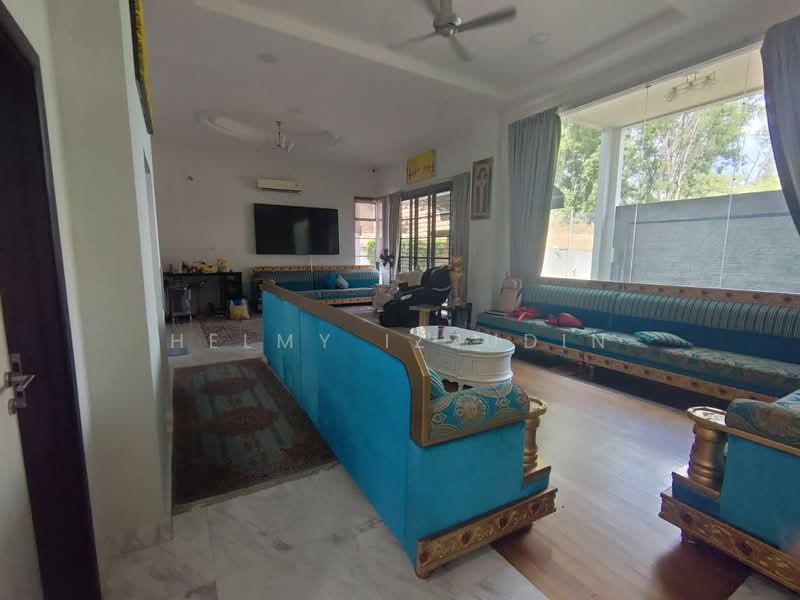 Semi-Detached House for Sale in Bukit Jelutong (Shah Alam) - HELMY IZZUDIN - Living Room - PropertyGuru.com.my