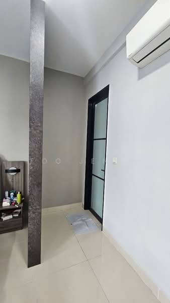 2.5-storey Terraced House for Sale in Seksyen 16 (Shah Alam) - Foo Jenny - Entrance - PropertyGuru.com.my