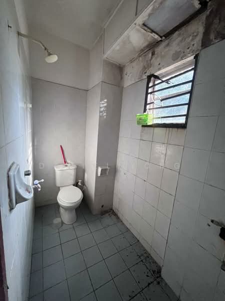 2-storey Terraced House for Sale in Taman Sri Putri (Kulai) - Daniel Yong - Bathroom - PropertyGuru.com.my