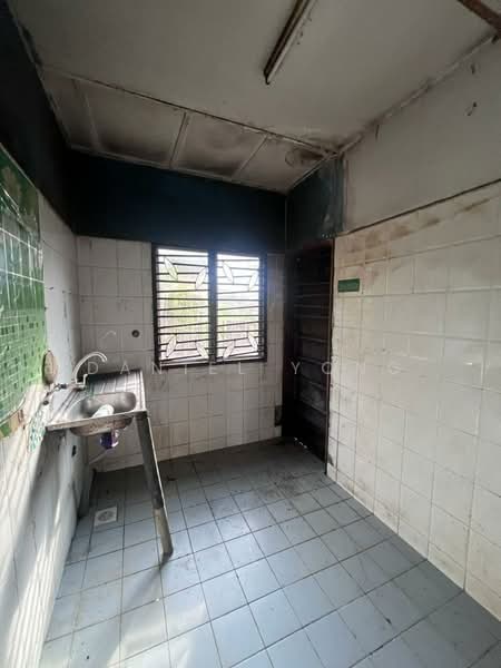 2-storey Terraced House for Sale in Taman Sri Putri (Kulai) - Daniel Yong - Kitchen - PropertyGuru.com.my