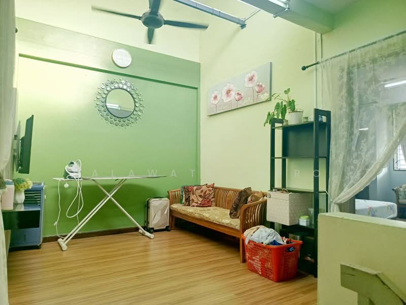 2-storey Terraced House for Sale in Kampung Jalan Kebun (Shah Alam) - Salawati Busro - Living Room - PropertyGuru.com.my