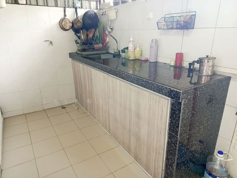 2-storey Terraced House for Sale in Kampung Jalan Kebun (Shah Alam) - Salawati Busro - Kitchen - PropertyGuru.com.my