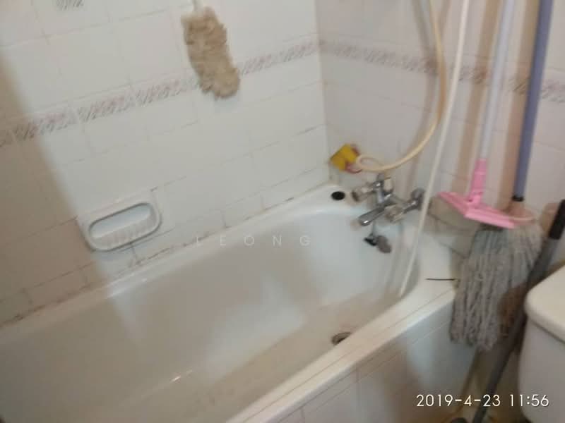 Kondominium untuk Dijual di Seaview Garden - Leong . - Bathroom - PropertyGuru.com.my