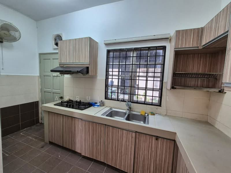 Taman Sri Gombak untuk Untuk Dijual - RM 570,000, Mac 2026 - Kitchen - PropertyGuru.com.my