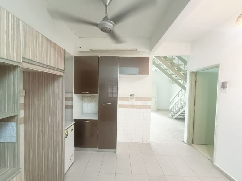 Taman Sri Gombak untuk Untuk Dijual - RM 570,000, Mac 2026 - Kitchen - PropertyGuru.com.my