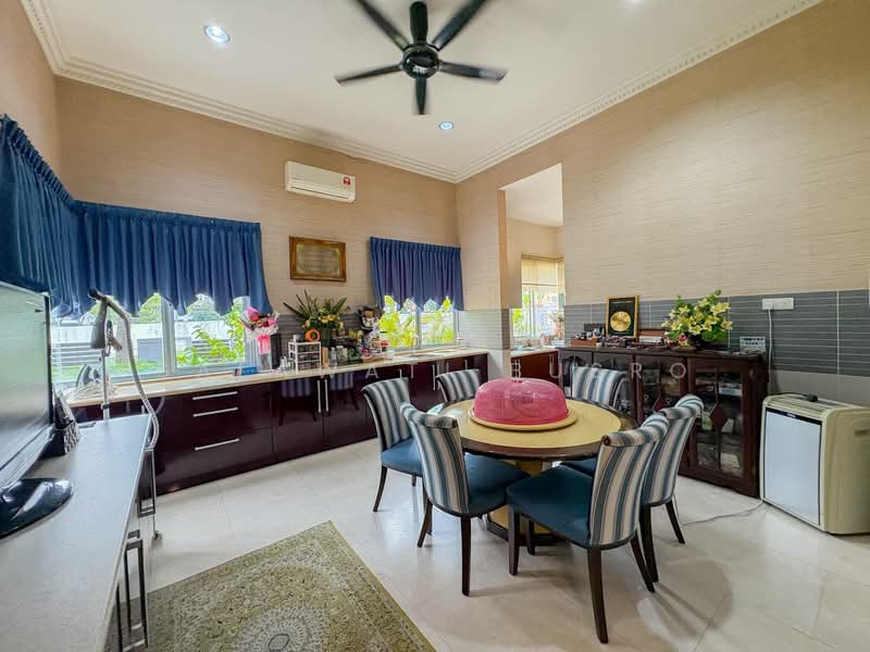 Bungalow for Sale in Seksyen 13 (Shah Alam) - Salawati Busro - Dining Room - PropertyGuru.com.my
