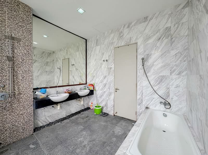 Bungalow for Sale in Seksyen 13 (Shah Alam) - Salawati Busro - Bathroom - PropertyGuru.com.my