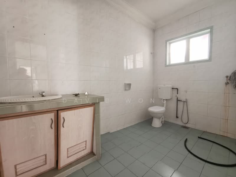 Bungalow for Sale in Taman Chateau (Ipoh) - David Wong - Bathroom - PropertyGuru.com.my