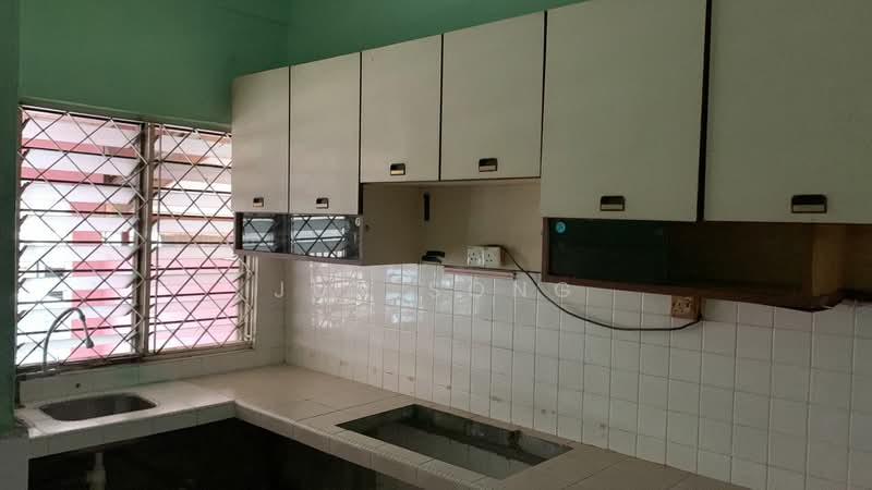 2-storey Terraced House for Sale in Taman Pelangi (Johor Bahru) - Jun Song - Kitchen - PropertyGuru.com.my
