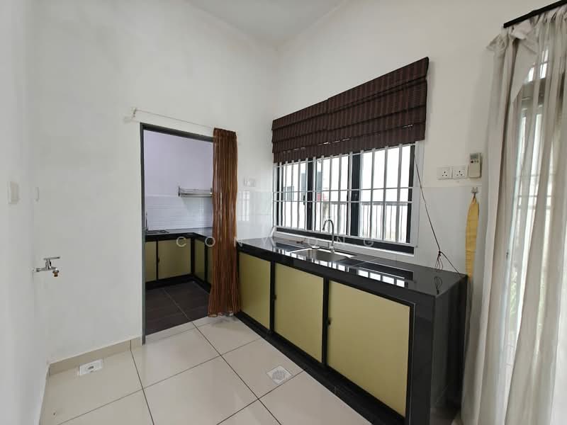 Cluster House for Sale in Taman Mutiara Mas (Skudai) - Cony Ong - Kitchen - PropertyGuru.com.my