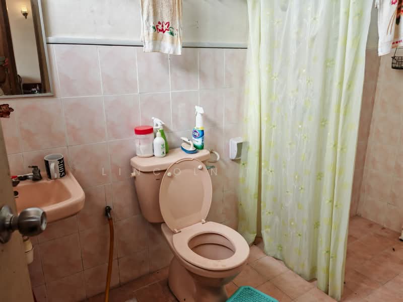 Taman Tun Perak untuk Untuk Dijual - RM 495,000, Mac 2026 - Bathroom - PropertyGuru.com.my