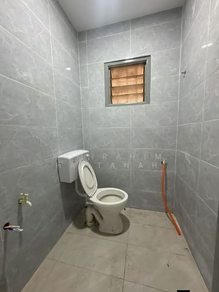 Terraced House for Sale in Bandar Mahkota Banting (Tanjong Duabelas) - AimiRahim Hartanah - Bathroom - PropertyGuru.com.my