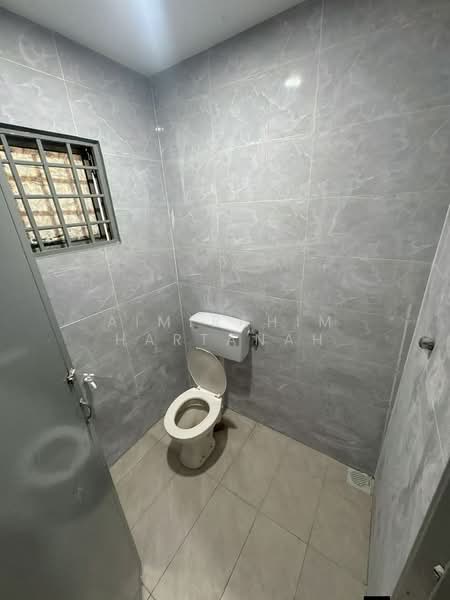 Terraced House for Sale in Bandar Mahkota Banting (Tanjong Duabelas) - AimiRahim Hartanah - Bathroom - PropertyGuru.com.my