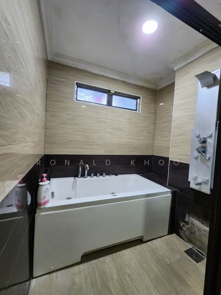 3-storey Terraced House for Sale in Usj 1 (Subang Jaya) - Ronald Khoo - Bathroom - PropertyGuru.com.my