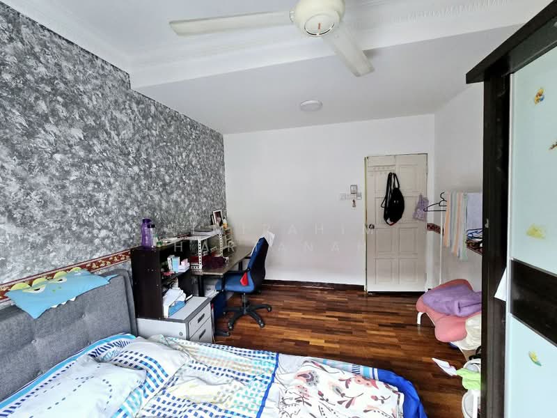 Terraced House for Sale in Seri Kembangan (Selangor) - AimiRahim Hartanah - Bedroom - PropertyGuru.com.my