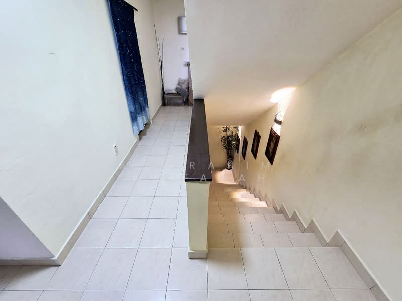 Terraced House for Sale in Seri Kembangan (Selangor) - AimiRahim Hartanah - Corridor - PropertyGuru.com.my
