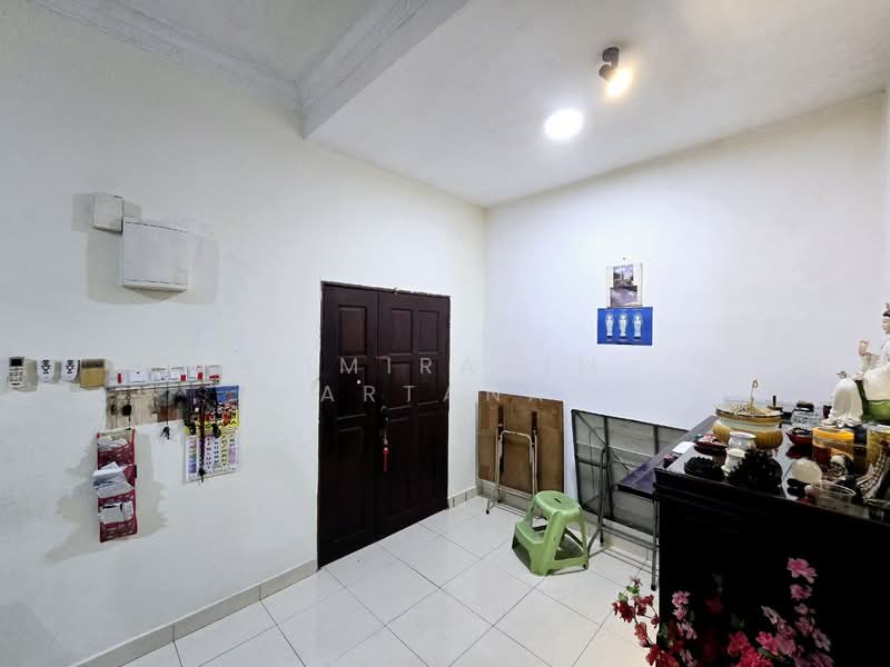 Terraced House for Sale in Seri Kembangan (Selangor) - AimiRahim Hartanah - bedroom - PropertyGuru.com.my