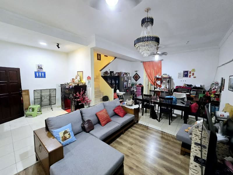 Terraced House for Sale in Seri Kembangan (Selangor) - AimiRahim Hartanah - Living Room - PropertyGuru.com.my